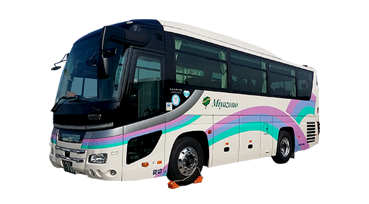 大型観光バスほどの席数が必要でない時に、経済性と快適性を両立できる観光バス・ハイヤー手配 バリアフリー旅行の東京ナイストラベルの中型観光バスが最適です。