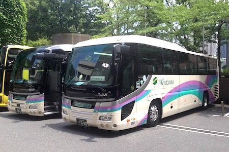観光バス・ハイヤー手配 バリアフリー旅行の東京ナイストラベルで観光、企業視察・研修、空港送迎、シャトルバス、イベント合宿、観光葬祭など観光バスのご利用事例をご紹介いたします。