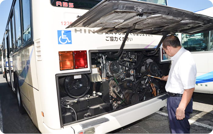 エンジンベルトなどをチェック