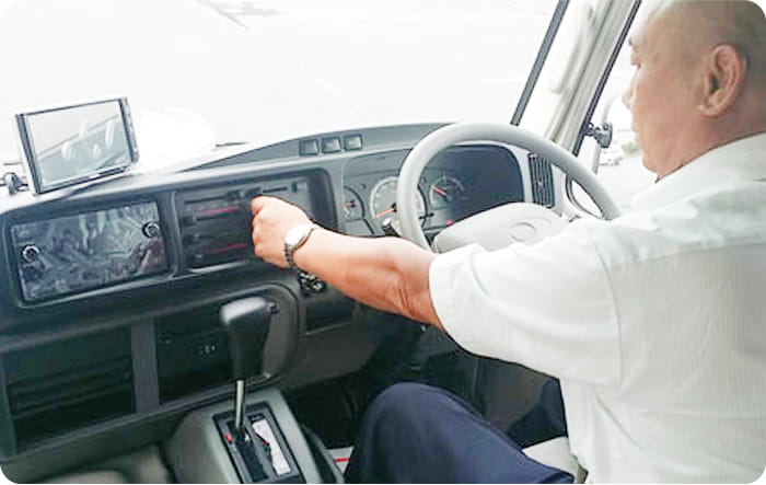 エンジンをかけて計器類チェック