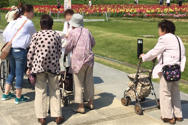 車いす、杖利用、（聴覚障がい、視覚障がい、知的障がい、内部障がい等）障がい者、病気、持病をお持ちの方、高齢者の方々の諸事情をふまえて、海外旅行・国内旅行の相談バリアフリー情報の提供、オーダーメイドのプラン作成、手配などサポートいたします。「宮園グループ」は、福祉輸送サービスのパイオニアとして多くの皆様にご利用いただいております。
