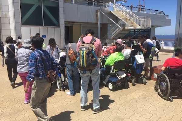 車いす、杖利用、（聴覚障がい、視覚障がい、知的障がい、内部障がい等）障がい者、病気、持病をお持ちの方、高齢者の方々の諸事情をふまえて、海外旅行・国内旅行の相談バリアフリー情報の提供、オーダーメイドのプラン作成、手配などサポートいたします。「宮園グループ」は、福祉輸送サービスのパイオニアとして多くの皆様にご利用いただいております。
