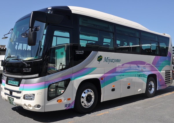 観光バス・ハイヤー手配 バリアフリー旅行の東京ナイストラベルは観光、企業視察・研修、空港送迎、合宿など用途に合わせて、大型観光バス、中型観光バス、マイクロ観光バス、コミューターまで各種車両をご用意しております。 ハイヤーとの組み合せもワンストップサービスでご予約が可能です