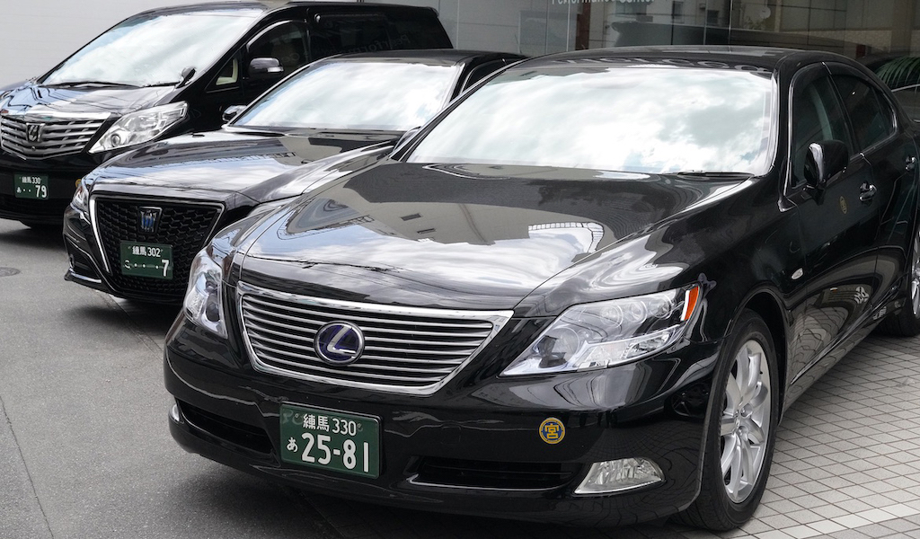 ハイヤー契約がなくてもスポットでビジネス、イベント、ゲスト送迎、結婚式、サプライズ等用途に応じて東京・大阪など都市部でのハイヤー、日本全国の観光タクシーの手配を承ります。